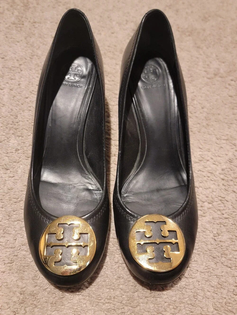 Tory Burch Sally Black Leather Gold Emblem Wedges Heels Pumps Size 11